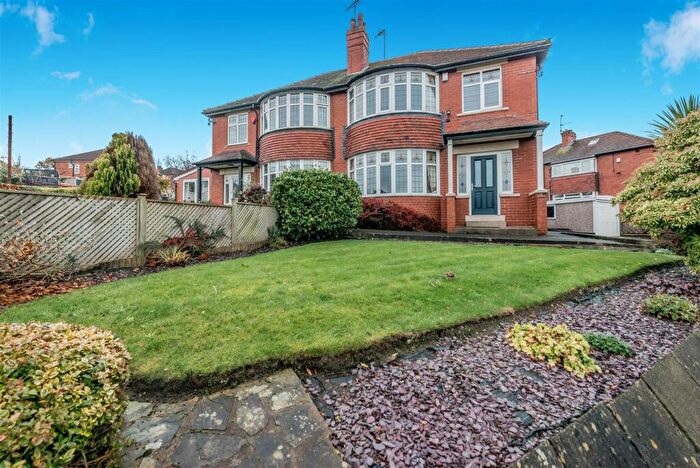 3 Bedroom Semi-Detached House For Sale In Armley Grange Avenue, Leeds, LS12