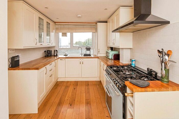 2 Bedroom Maisonette For Sale In Yelverton Road, Battersea, London, SW11