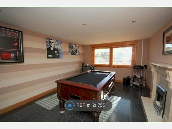 2 Bedroom Flat To Rent In Calder Place, Falkirk FK1