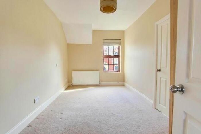 3 Bedroom Property To Rent In Main Avenue, Bush Hill Park, EN1