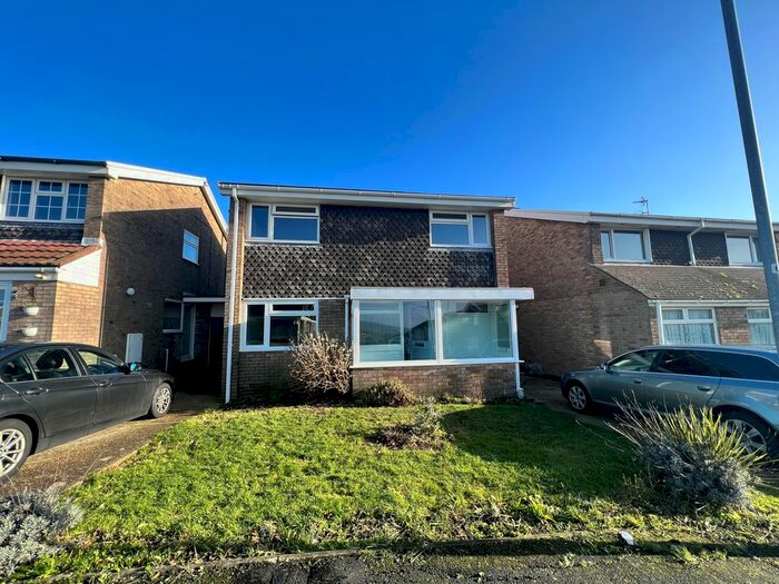 4 Bedroom Detached House To Rent In Reynolds Road, Eastbourne, BN23