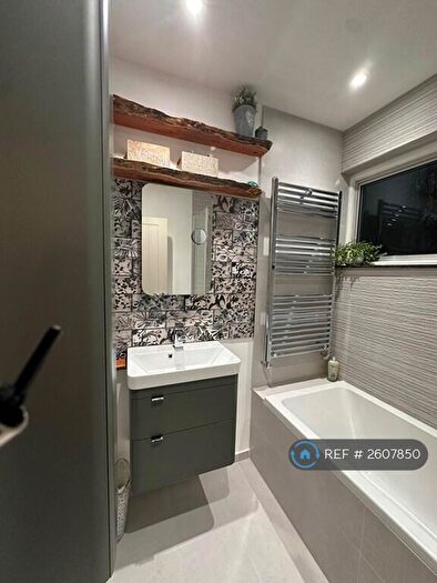 2 Bedroom Detached House To Rent In Moyle Road, Padstow, PL28