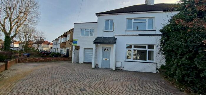 5 Bedroom Semi-Detached House To Rent In Willow Road, Enfield, EN1