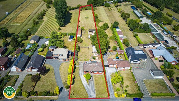 4 Bedroom Detached Bungalow For Sale In Green Lane, Scawthorpe, Doncaster, DN5