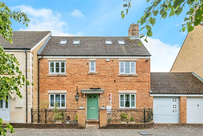 5 Bedroom Semi-Detached House For Sale In Waterford Lane, Witney, OX28