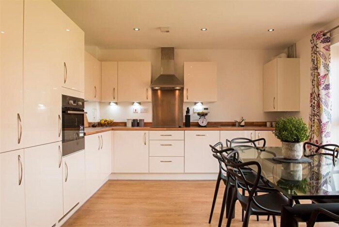 4 Bedroom Semi-Detached House To Rent In Butterworth Road, Sutton In Ashfield, NG17