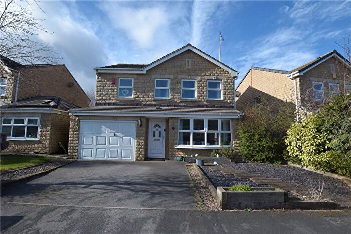 4 Bedroom Detached House For Sale In Lodge Hill Walk, Leeds, LS12