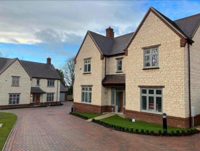 4 Bedroom Detached House For Sale In Roade Hill, Ashton, Northampton, NN7