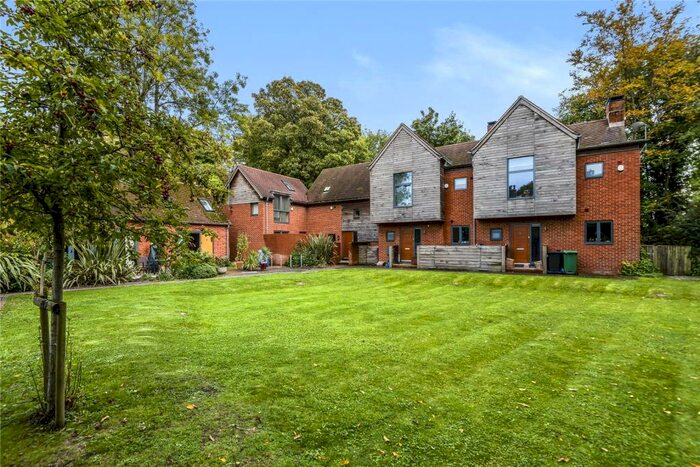 2 Bedroom Terraced House To Rent In Wharf Mews, Winchester, SO23