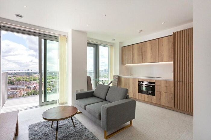 Apartment To Rent In Jacquard Point, The Silk District, E1