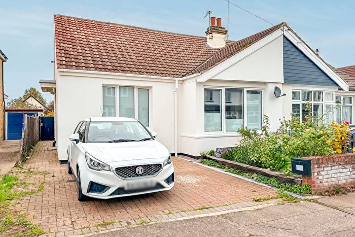 2 Bedroom Semi-Detached Bungalow For Sale In Crossfield Road, Southend-on-Sea, SS2