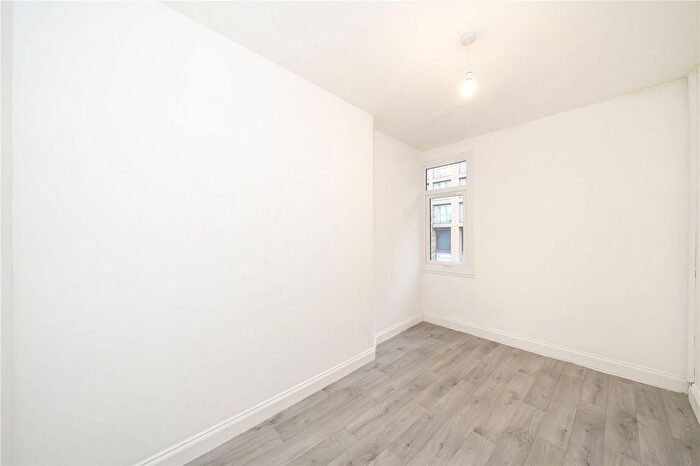 1 Bedroom Flat To Rent In Loampit Vale, Lewisham, SE13