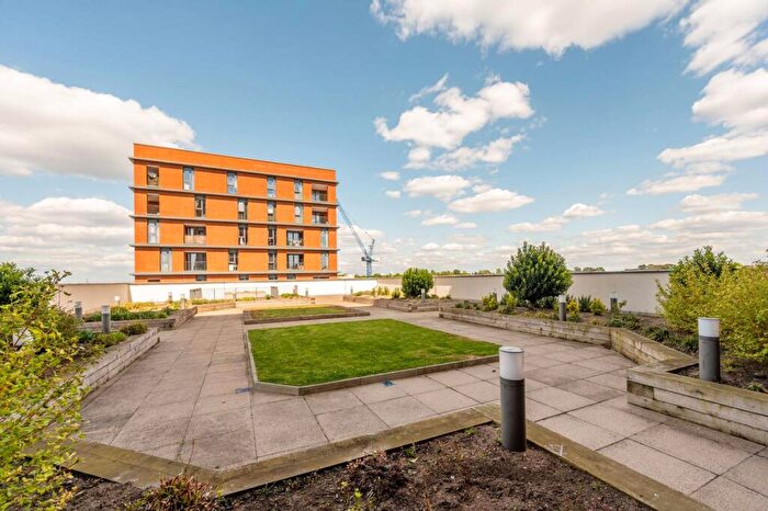 2 Bedroom Flat To Rent In High Street, Sutton, SM1