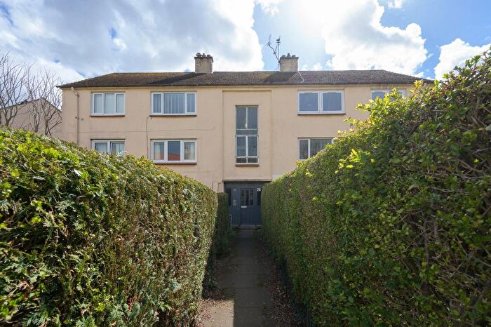 2 Bedroom Flat To Rent In Gracemount Avenue, Edinburgh, EH16