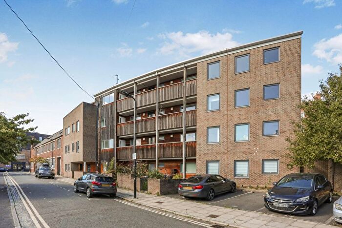 1 Bedroom Flat For Sale In Milborne Steet, London, E9
