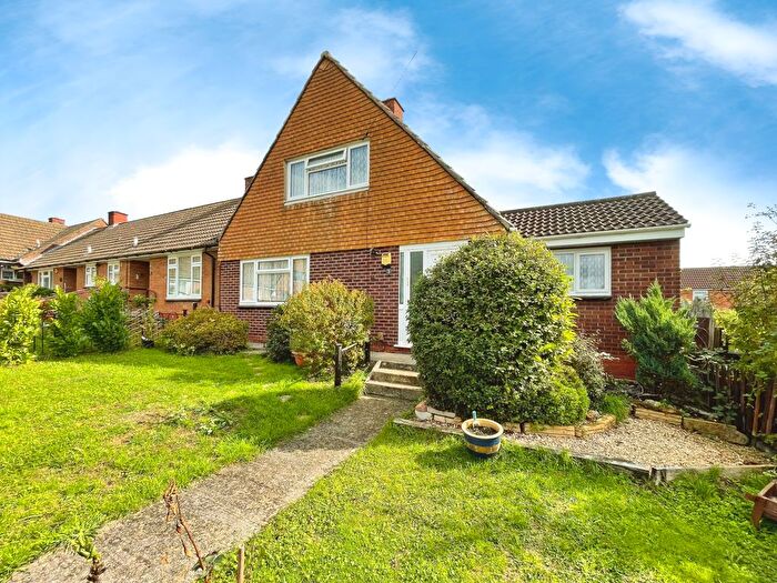 3 Bedroom Semi-Detached House For Sale In Barry Close, Bitton, Bristol, Gloucestershire, BS30