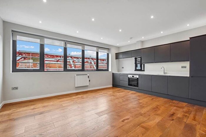 1 Bedroom Flat To Rent In Arcadia Avenue, London, N3