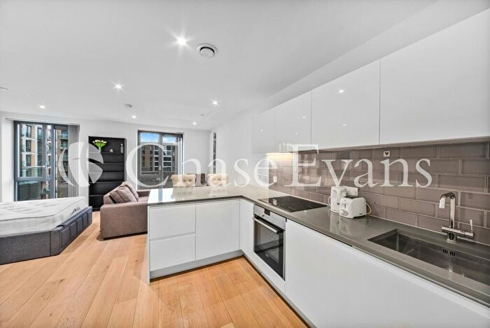 Flat To Rent In Nautical Drive, Docklands, London, E16