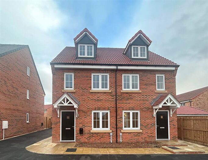 3 Bedroom Semi-Detached House To Rent In Kirkby Grove, Bircotes, Doncaster, DN11
