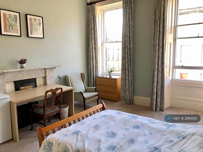 4 Bedroom Flat To Rent In Oxford Street, Edinburgh, EH8