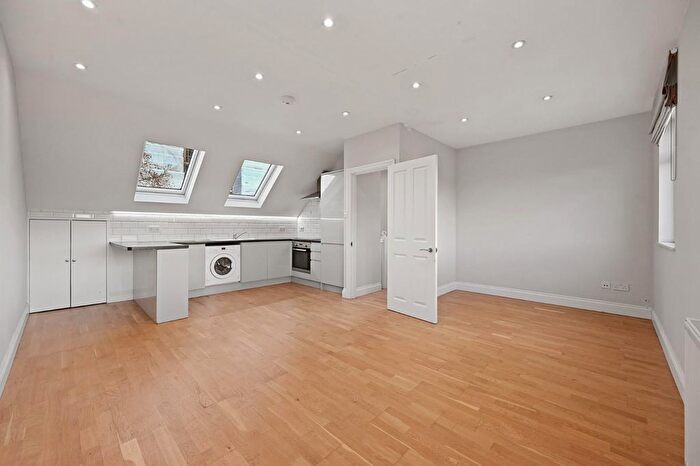 2 Bedroom Flat For Sale In Lexden Road, Acton, W3