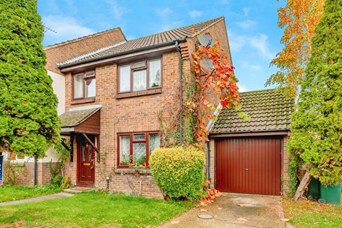 3 Bedroom Semi Detached House For Sale In Windmill Court, Crawley, RH10