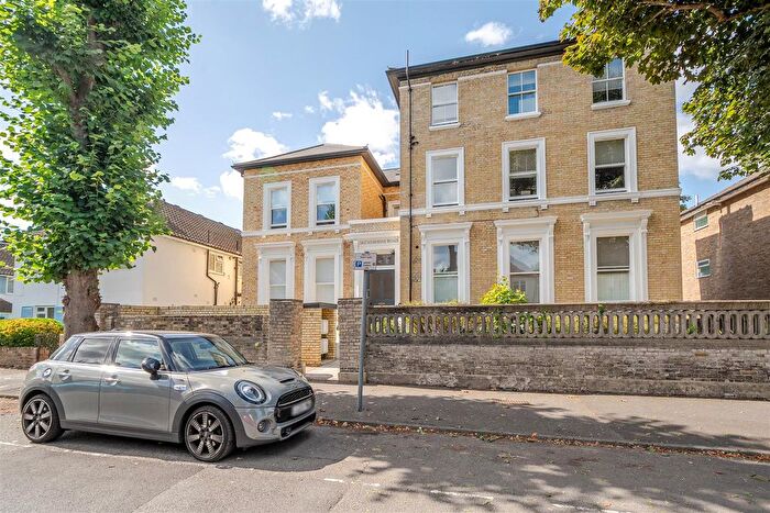 1 Bedroom Flat For Sale In Catherine Road, Surbiton, KT6