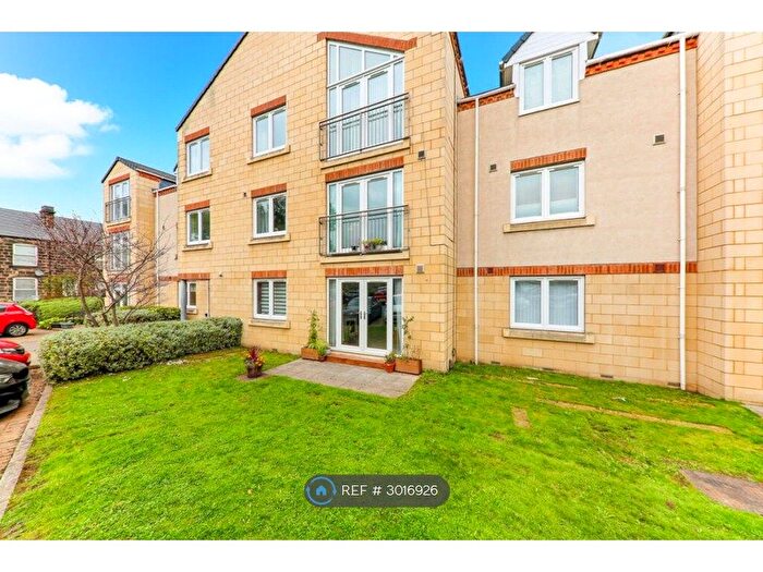 1 Bedroom Flat To Rent In Woodside Court, Leeds, LS18