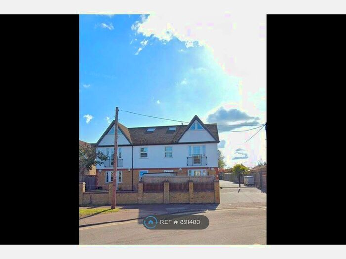 2 Bedroom Flat To Rent In Millennium Court, Cheshunt, Waltham Cross, EN8