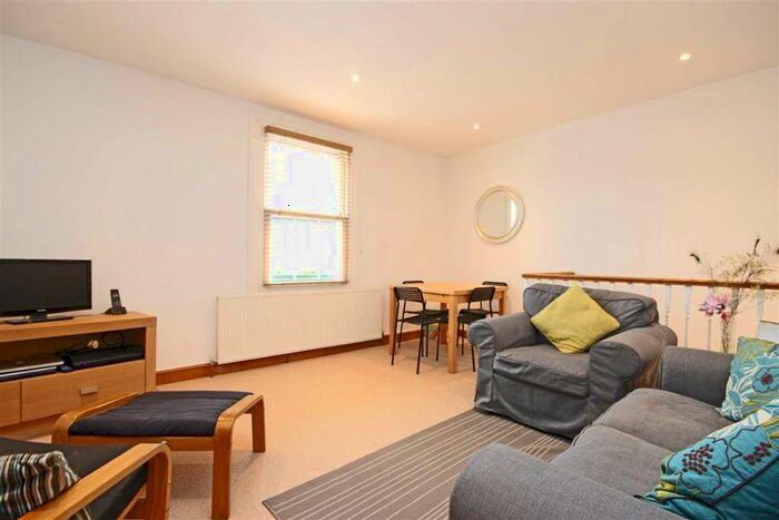 2 Bedroom Flat To Rent In High Street, Hampton Wick, Kingston Upon Thames, KT1