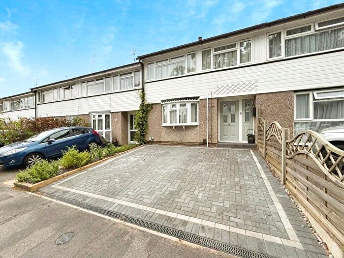 3 Bedroom Terraced House For Sale In Segsbury Grove, Bracknell, Berkshire, RG12