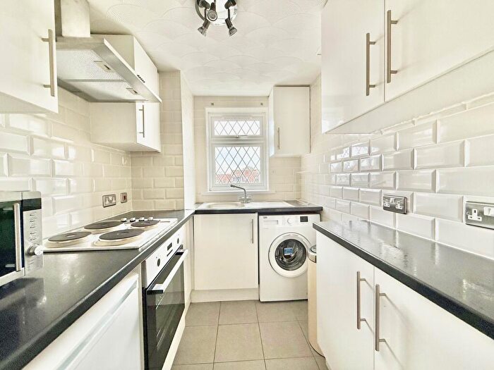 2 Bedroom Apartment To Rent In High Street South, Northchurch, Berkhamsted, HP4