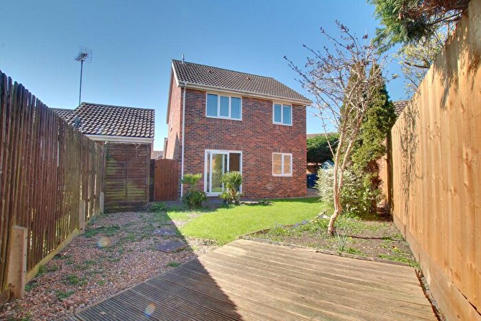 3 Bedroom Detached House For Sale In Kingfisher Close, Chatteris, PE16