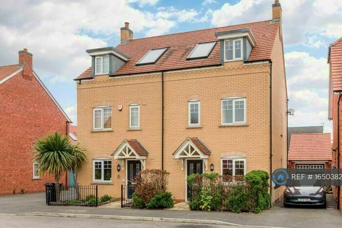 4 Bedroom Semi-Detached House To Rent In Maxwell Crescent, Northampton, NN5