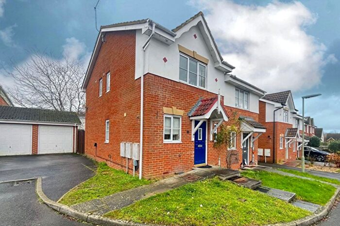 2 Bedroom Semi Detached House For Sale In The Old Orchard, Farnham, Surrey, GU9