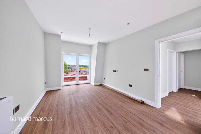 2 Bedroom Apartment For Sale In Station Road, New Barnet, EN5