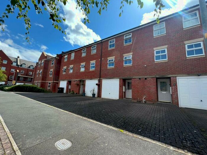 3 Bedroom House To Rent In Churchward, SN2