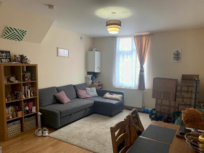 1 Bedroom Flat To Rent In Queens Road, Watford, WD17