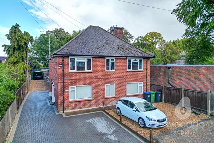3 Bedroom Maisonette For Sale In Whins Drive, Camberley, Surrey, GU15