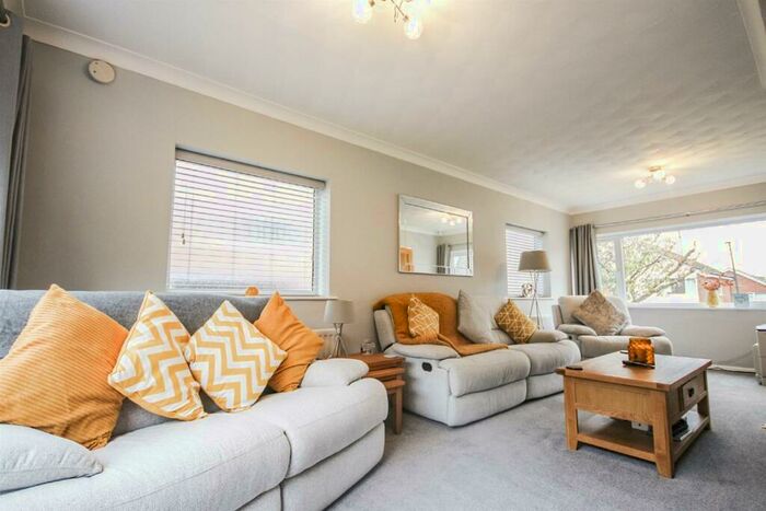 4 Bedroom Detached House To Rent In Linden Grove, Chorley, PR6