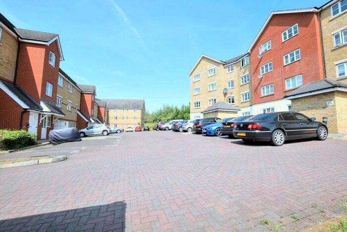 2 Bedroom Flat To Rent In Kendal, Purfleet, RM19