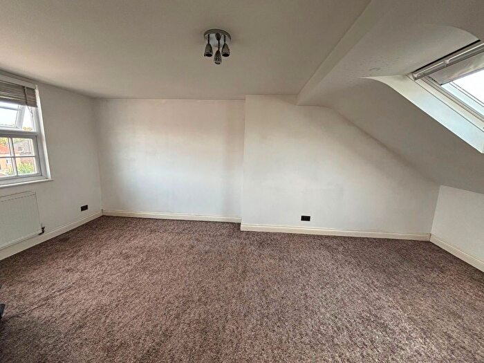 6 Bedroom Terraced House To Rent In Hazeldene Road, Ilford, IG3