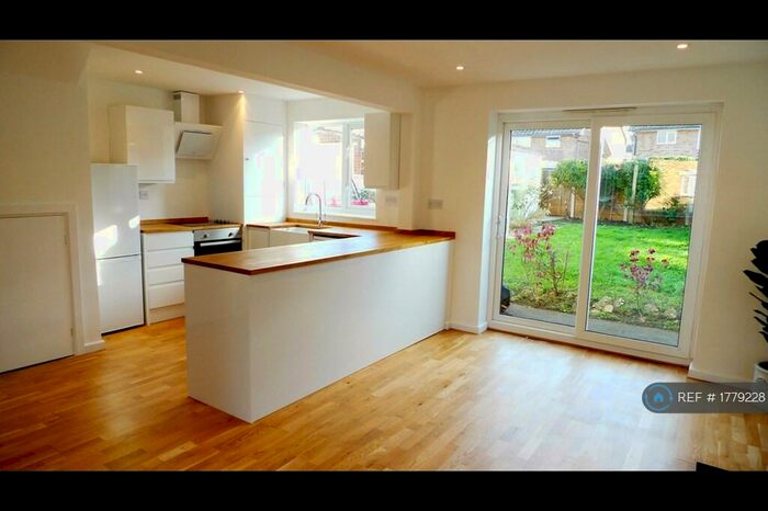 3 Bedroom Semi-Detached House To Rent In Sakins Croft, Harlow, CM18