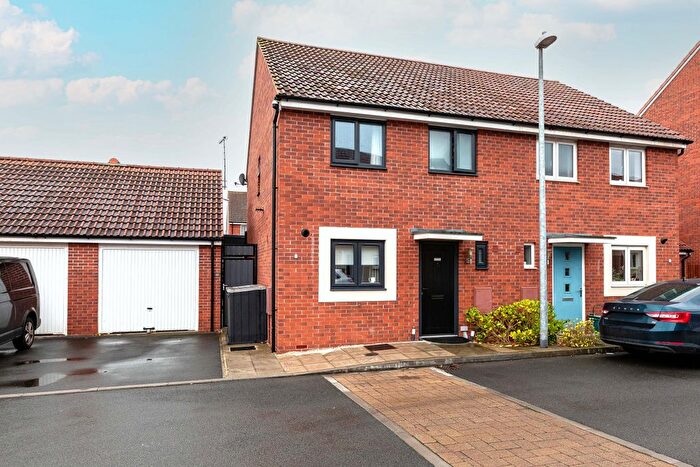 3 Bedroom Semi Detached House For Sale In Bluebell Way, Lyde Green, BS16