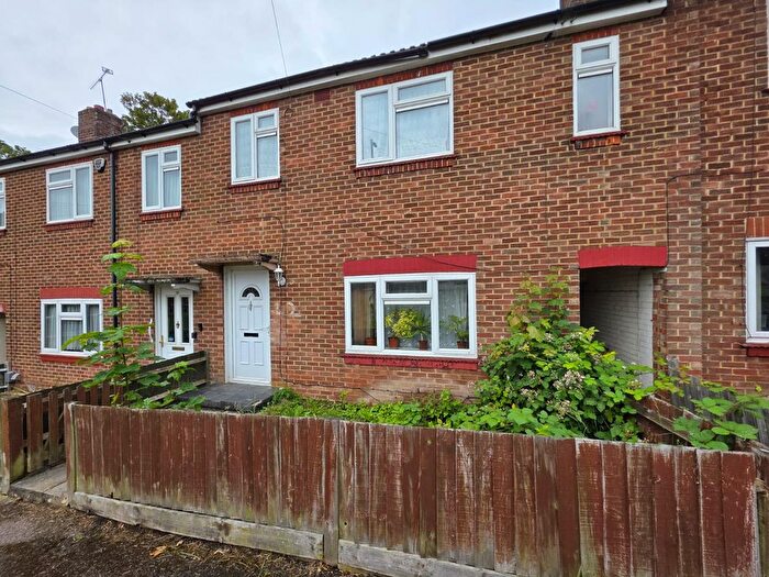 3 Bedroom Terraced House To Rent In Whitecroft Road, Luton, Bedfordshire, LU2