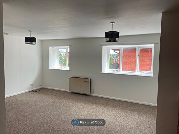 2 Bedroom Flat To Rent In Chapel Walk, Alfreton, DE55
