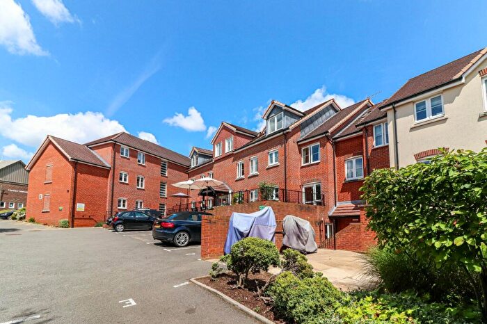 1 Bedroom Apartment For Sale In Bellingdon Road, Chesham, Buckinghamshire, HP5
