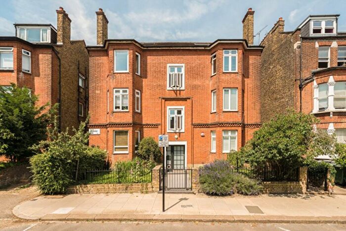 3 Bedroom Flat For Sale In Savernake Road, Hampstead, NW3