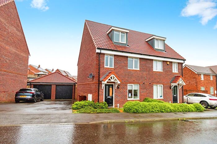 3 Bedroom Semi-Detached House For Sale In Harrison Way, Rownhams, SO16