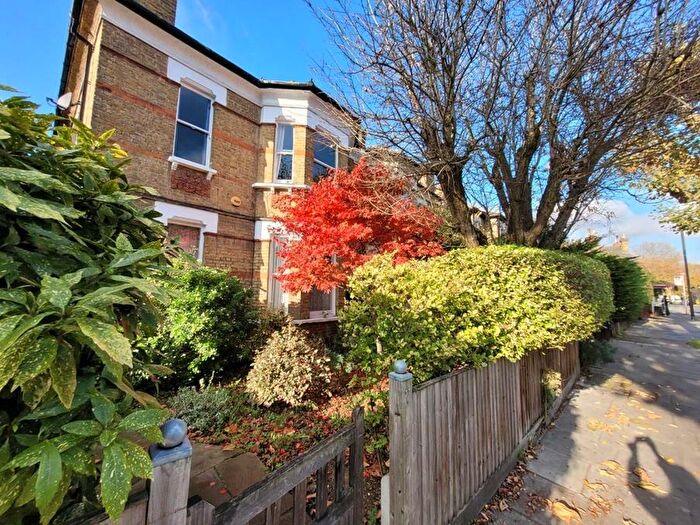 2 Bedroom Apartment To Rent In South Croxted Road, Dulwich, London, SE21